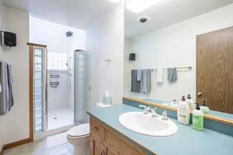 Bath - 4410 Wells Ave, Dunsmuir, CA 96025 photo 1 of 4