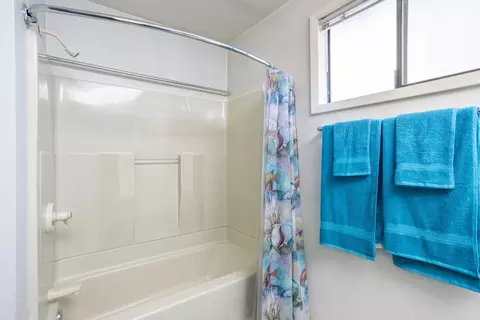 Bath - 4410 Wells Ave, Dunsmuir, CA 96025 photo 4 of 4