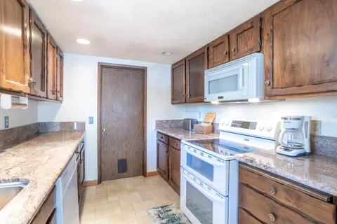 Kitchen - 4410 Wells Ave, Dunsmuir, CA 96025 photo 2 of 2