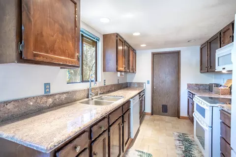 Kitchen - 4410 Wells Ave, Dunsmuir, CA 96025 photo 1 of 2