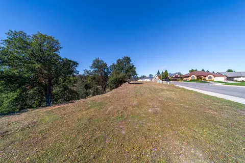 4165 Sunglow Dr, Redding, CA 96001 photo 4