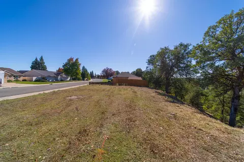 4165 Sunglow Dr, Redding, CA 96001 photo 3