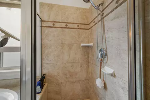 Bath - 4519 Nantucket Dr, Redding, CA 96001 photo 2 of 4