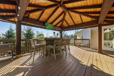 Exterior - 4519 Nantucket Dr, Redding, CA 96001 photo 8 of 15