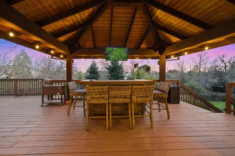 Exterior - 4519 Nantucket Dr, Redding, CA 96001 photo 7 of 15