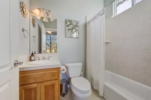 Bath - 4519 Nantucket Dr, Redding, CA 96001 photo 3 of 4