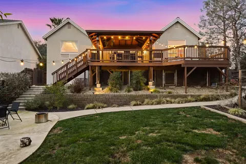Exterior - 4519 Nantucket Dr, Redding, CA 96001 photo 4 of 15
