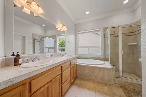 Bath - 4519 Nantucket Dr, Redding, CA 96001 photo 1 of 4