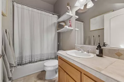 Bath - 4519 Nantucket Dr, Redding, CA 96001 photo 4 of 4