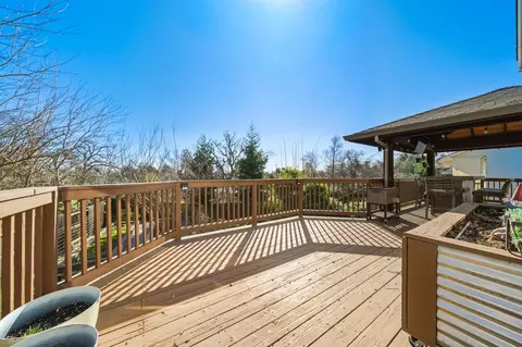 Exterior - 4519 Nantucket Dr, Redding, CA 96001 photo 10 of 15