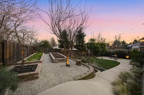 Exterior - 4519 Nantucket Dr, Redding, CA 96001 photo 12 of 15