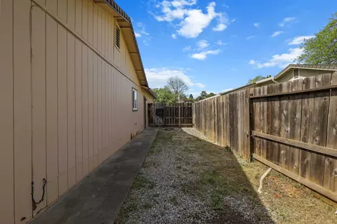 Exterior - 3985 Cirrus St, Redding, CA 96002 photo 6 of 7