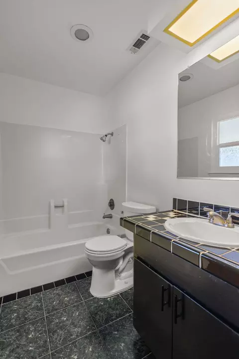 Bath - 3985 Cirrus St, Redding, CA 96002 photo 1 of 3