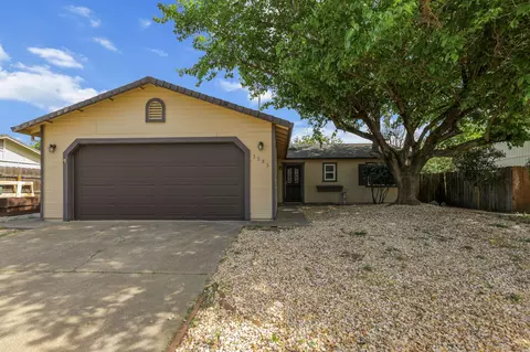 3985 Cirrus St, Redding, CA 96002