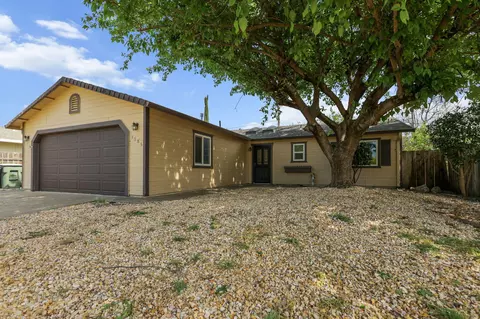 Exterior - 3985 Cirrus St, Redding, CA 96002 photo 2 of 7