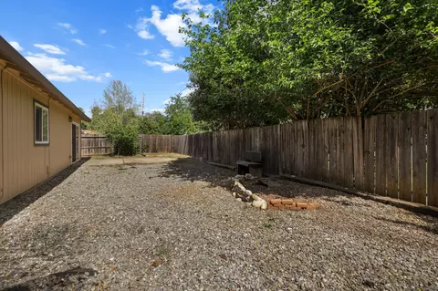 Exterior - 3985 Cirrus St, Redding, CA 96002 photo 5 of 7