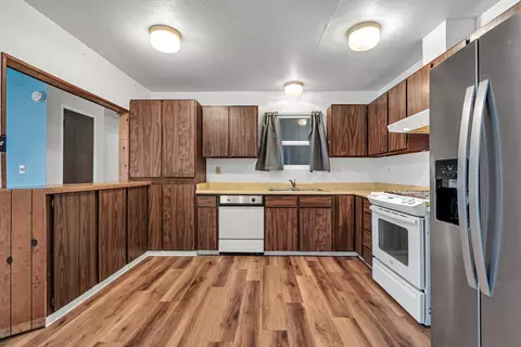 Kitchen - 20159 Arrowood St, Burney, CA 96013 photo 3 of 4