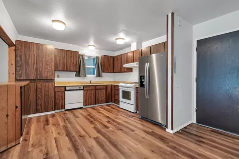Kitchen - 20159 Arrowood St, Burney, CA 96013 photo 2 of 4