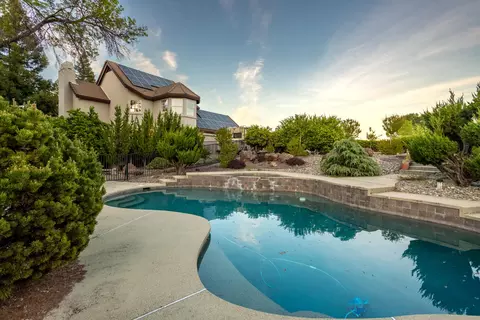 Exterior - 8826 Heritage Ct, Redding, CA 96001 photo 16 of 20