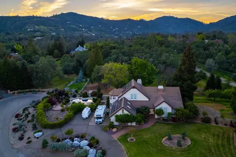 View/Area - 8826 Heritage Ct, Redding, CA 96001 photo 1 of 14