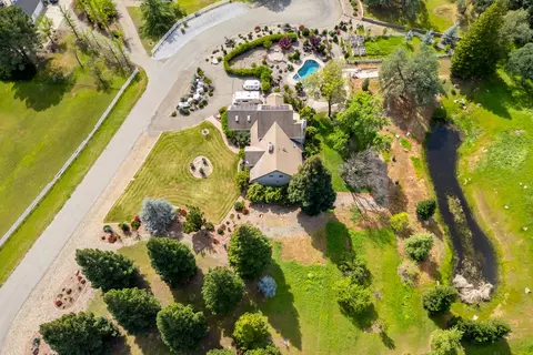 View/Area - 8826 Heritage Ct, Redding, CA 96001 photo 13 of 14
