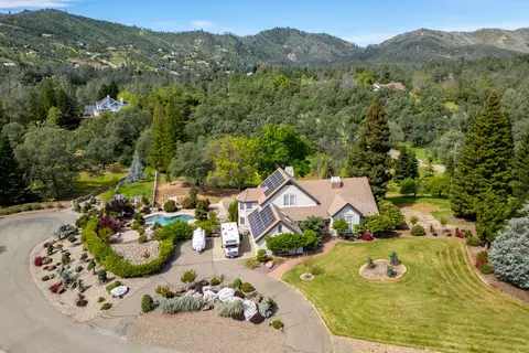 View/Area - 8826 Heritage Ct, Redding, CA 96001 photo 6 of 14