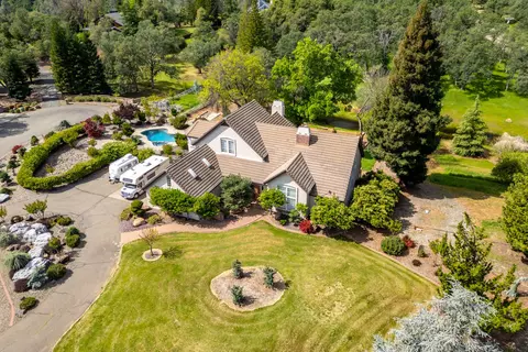 View/Area - 8826 Heritage Ct, Redding, CA 96001 photo 7 of 14