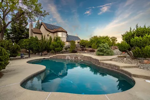 Exterior - 8826 Heritage Ct, Redding, CA 96001 photo 2 of 20