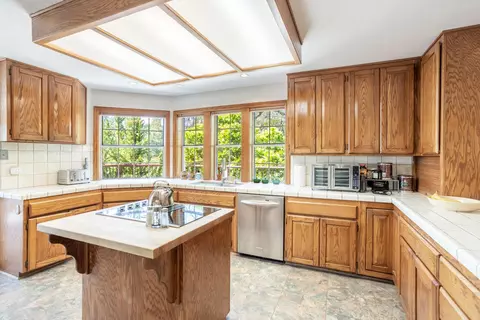 Kitchen - 8826 Heritage Ct, Redding, CA 96001 photo 2 of 5