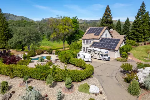 View/Area - 8826 Heritage Ct, Redding, CA 96001 photo 8 of 14
