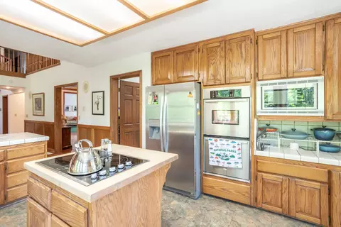 Kitchen - 8826 Heritage Ct, Redding, CA 96001 photo 4 of 5
