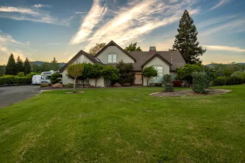 Exterior - 8826 Heritage Ct, Redding, CA 96001 photo 11 of 20