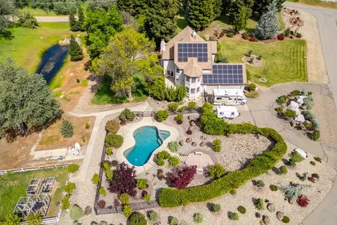 View/Area - 8826 Heritage Ct, Redding, CA 96001 photo 12 of 14