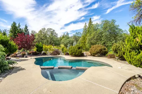 Exterior - 8826 Heritage Ct, Redding, CA 96001 photo 13 of 20
