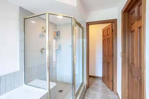 Bath - 8826 Heritage Ct, Redding, CA 96001 photo 1 of 7