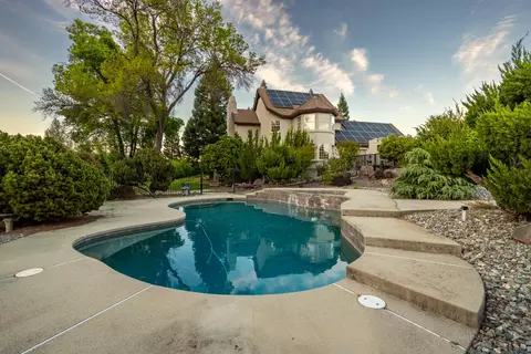 Exterior - 8826 Heritage Ct, Redding, CA 96001 photo 14 of 20