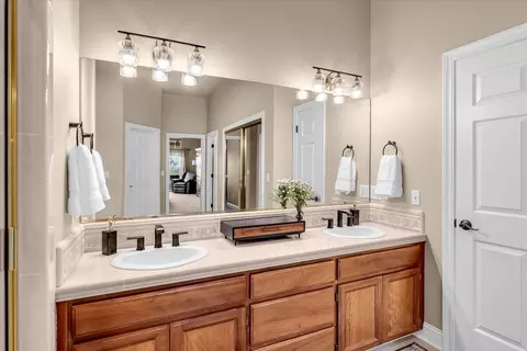 Bath - 15202 Ledgewood Dr, Redding, CA 96001 photo 1 of 1