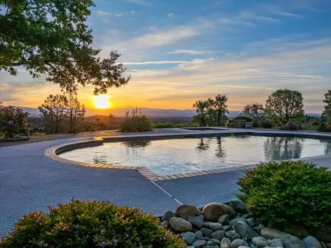 Exterior - 15202 Ledgewood Dr, Redding, CA 96001 photo 3 of 4