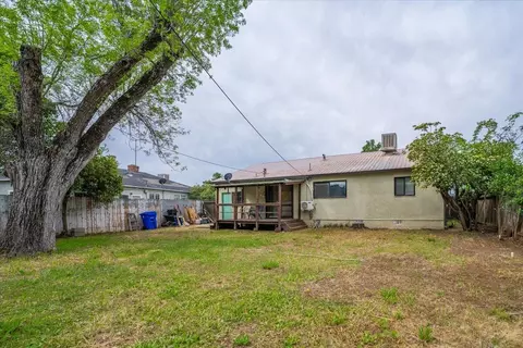 Exterior - 920 Dumosa Dr, Red Bluff, CA 96080 photo 6 of 16