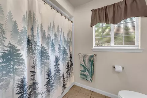 Bath - 920 Dumosa Dr, Red Bluff, CA 96080 photo 2 of 2