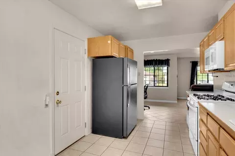 Kitchen - 920 Dumosa Dr, Red Bluff, CA 96080 photo 4 of 4