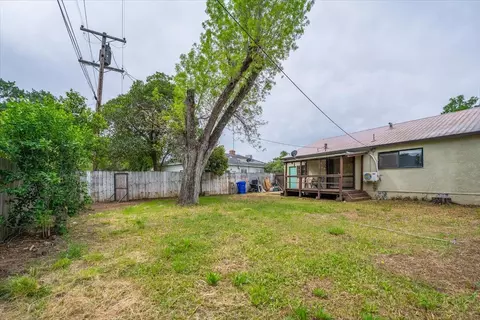 Exterior - 920 Dumosa Dr, Red Bluff, CA 96080 photo 7 of 16
