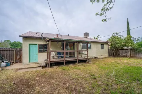 Exterior - 920 Dumosa Dr, Red Bluff, CA 96080 photo 4 of 16