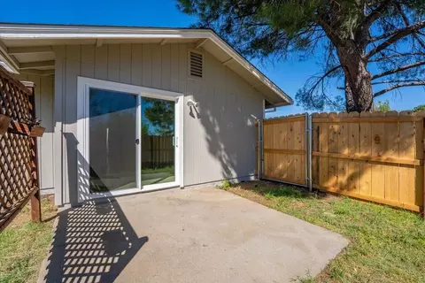 Exterior - 2907 Pawnee Ct, Redding, CA 96001 photo 3 of 24
