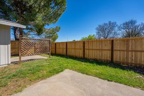 Exterior - 2907 Pawnee Ct, Redding, CA 96001 photo 8 of 24