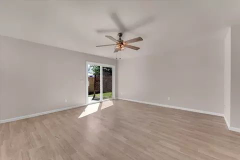 Living - 2907 Pawnee Ct, Redding, CA 96001 photo 4 of 5