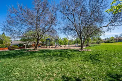 Exterior - 2907 Pawnee Ct, Redding, CA 96001 photo 22 of 24