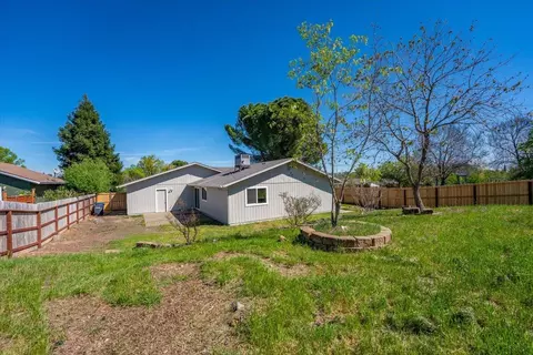 Exterior - 2907 Pawnee Ct, Redding, CA 96001 photo 6 of 24
