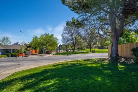 Exterior - 2907 Pawnee Ct, Redding, CA 96001 photo 17 of 24