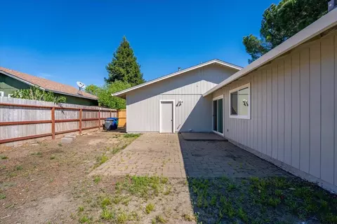Exterior - 2907 Pawnee Ct, Redding, CA 96001 photo 14 of 24